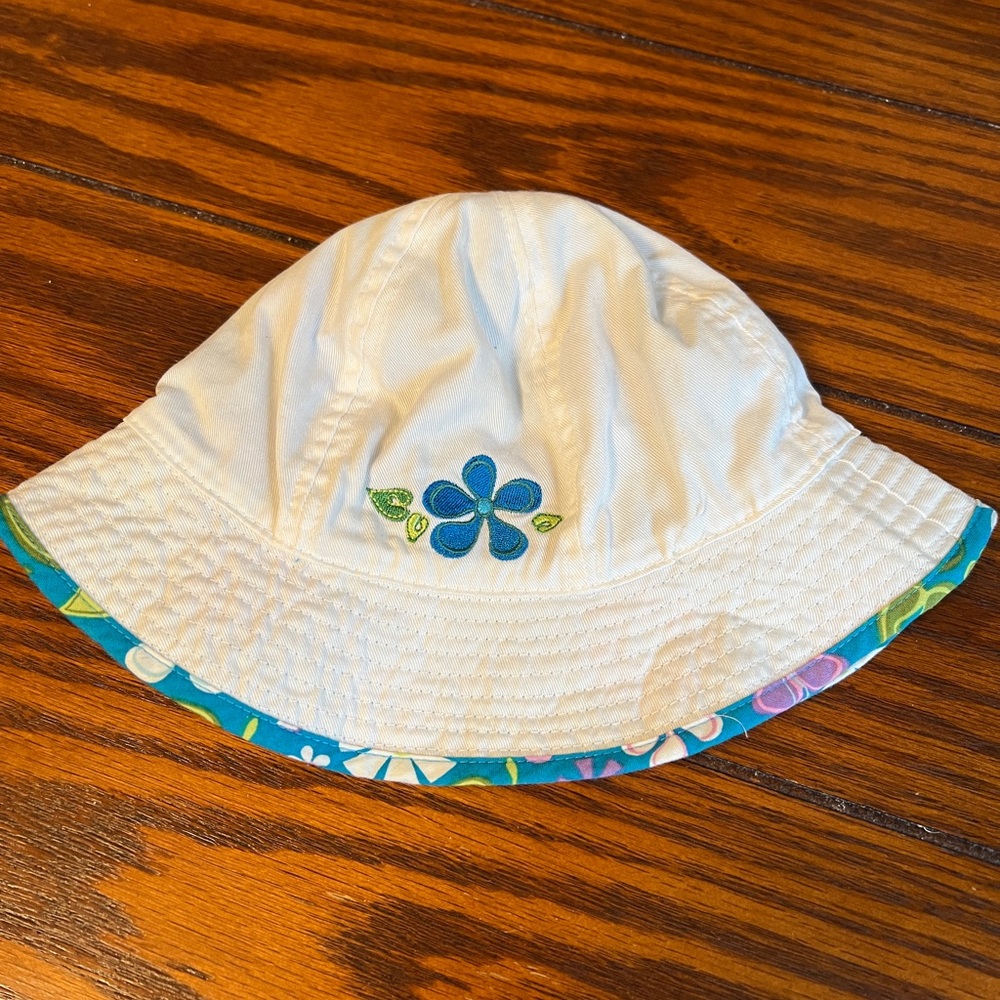 Bucket hat
